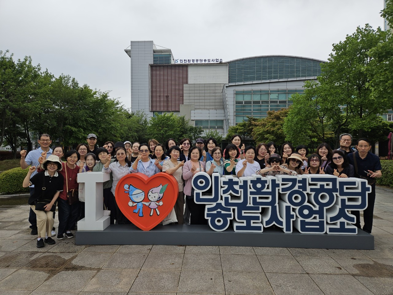 ‘실천해요! 자원순환, 함께해요! 나눔활동’의 하나
냄비받침대 120여 개 만들어 자원봉사센터 전달도